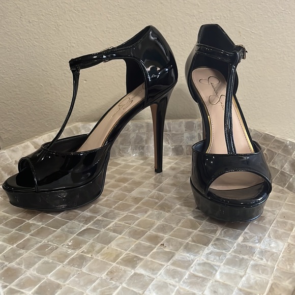 Jessica Simpson black shiny heels. Size 8.5. 5in heel and 1in platform - Picture 2 of 5